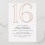 Invitation En Aluminium Or blanc et Rose | Mini moderne 16e anniversaire<br><div class="desc">Invitations de style moderne à 16ème anniversaire avec un grand cap "16" en véritable feuille métallique. feuille d'or rose sur un arrière - plan blanc. (Les couleurs Arrière - plans peuvent être modifiées à l'aide de l'outil de conception. Vous pouvez également modifier le type de feuille métallique.)</div>