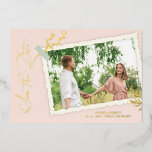Invitation En Aluminium Peach Romantic Vintage Photo Album Scrapbook<br><div class="desc">Peach Romantic Vintage Photo Album Scrapbook Effect Metallic Foil Enregistrer la carte de date avec Envelope. Si vous voulez coordonner le dos, je vous suggère d'utiliser les codes de couleurs suivants : Rose Gold C3999B - Gold #CBB068 - Argent #B3B3B3 AVIS IMPORTANT : Ce design fait partie d'une collection et...</div>