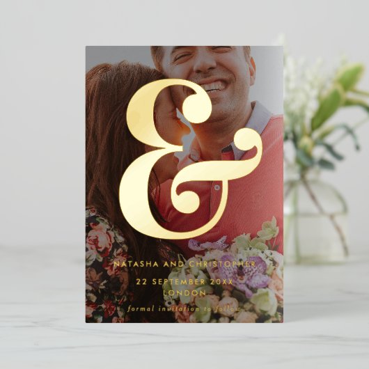 Invitation En Aluminium Photo Ampersand Vellum Overlay Style Enregistrer l (Debout devant)
