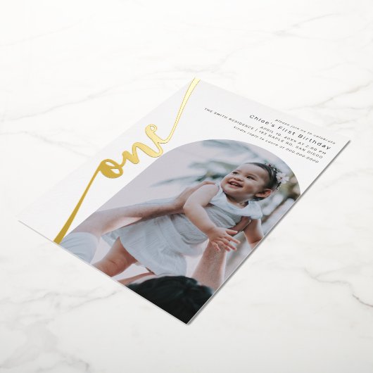 Invitation En Aluminium Photo Arc moderne Script vertical 1er anniversaire (Rotation)