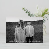 Invitation En Aluminium Photo de script décontracté Enregistrer la date (Debout devant)