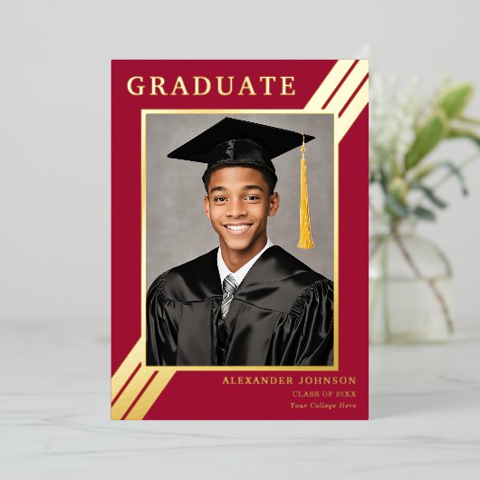 Invitation En Aluminium Photo Moderne Graduate Burgundy Gold Graduation (Debout devant)