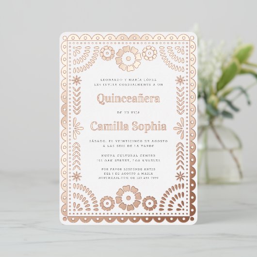 Invitation En Aluminium Quinceañera Papel Picado Rose blanche Or (Debout devant)