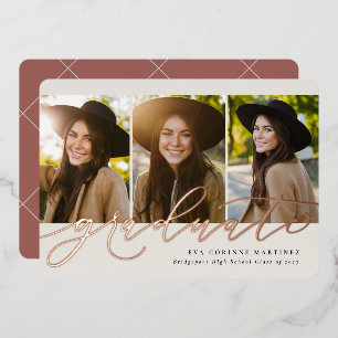 Invitation En Aluminium Rose moderne script diplômé 3 diplômes photo