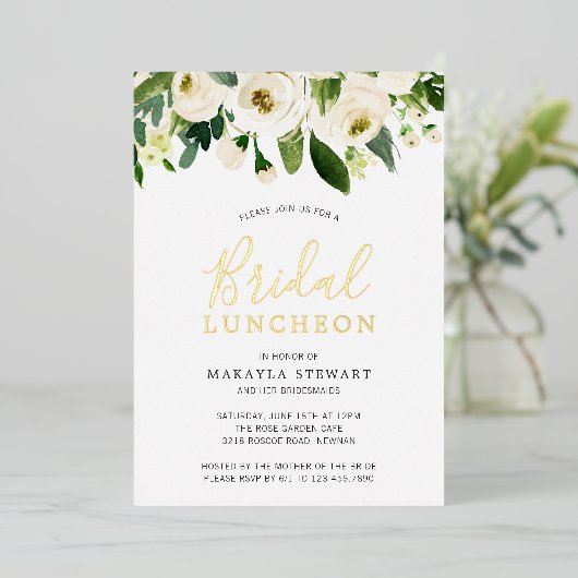 Invitation En Aluminium Roses blanches Verdure Floral Bridal Luncheon Or (Debout devant)