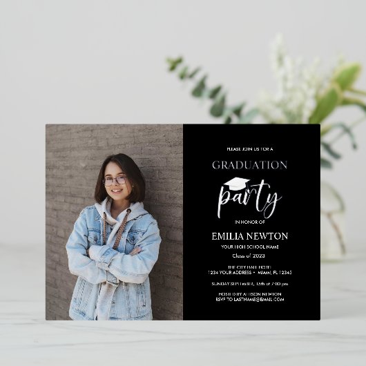 Invitation En Aluminium Script CAP de graduation photo verticale en noir (Debout devant)
