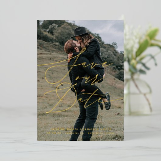 Invitation En Aluminium Script Élégant Enregistrer La Date (Debout devant)