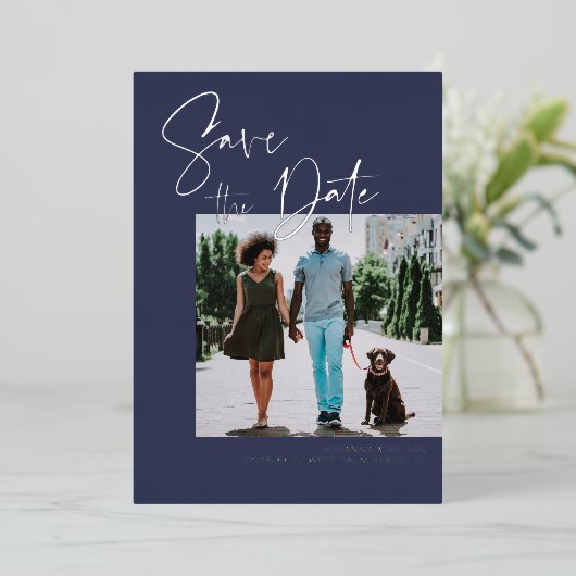 Invitation En Aluminium Script élégant | Photo Mariage Marine & Silver (Debout devant)