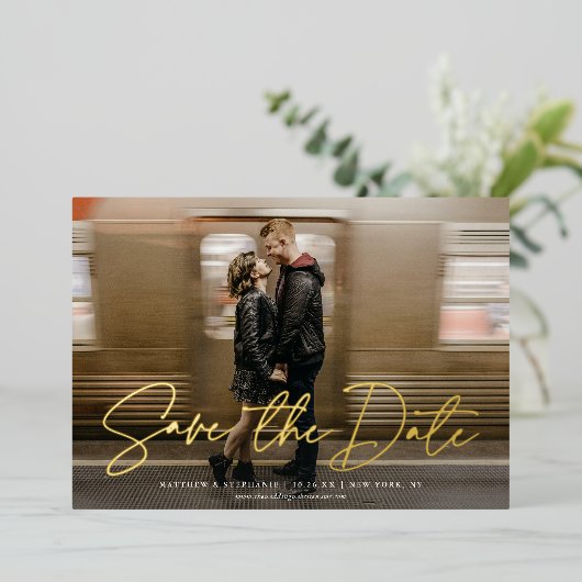 Invitation En Aluminium Script moderne ENREGISTRER LA DATE Photo REAL (Debout devant)