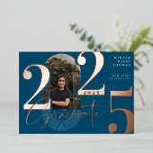 Invitation En Aluminium Script Moderne Graduate 2025 Arch Concentric Photo (Debout devant)