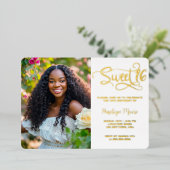 Invitation En Aluminium Script tendance Sweet 16 Anniversaire Photo (Debout devant)