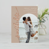 Invitation En Aluminium Taupe photo arc vertical Enregistrer la date (Debout devant)