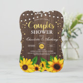 Invitation en bois de douche de couples de (Debout devant)