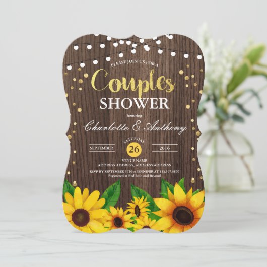 Invitation en bois de douche de couples de (Debout devant)