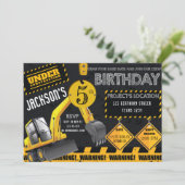 Invitation En construction Excavateur Noir Jaune Anniversaire (Debout devant)