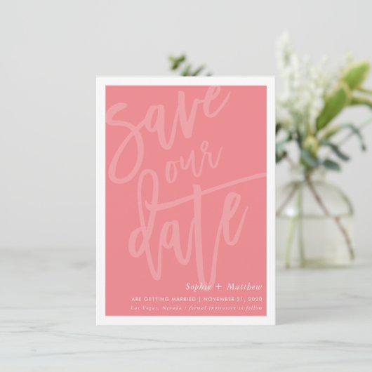 Invitation ENREGISTRER LA brosse DATE lettré script corail ro (Debout devant)