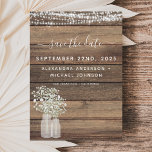 Invitation Enregistrer la date Rustic Farmhouse String Lights<br><div class="desc">Rustic Farmhouse String Lights and Baby's Breath in a Jar Save the Date Wedding Invitations on Wood arrière - plan - comprend une belle et élégante typographie de script avec la ferme Country Farm Sparkle moderne pour la célébration spéciale de mariage.</div>