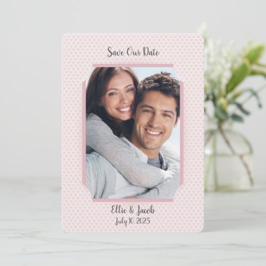 Invitation Enregistrer le cadre photo Date sur les coeurs (Debout devant)