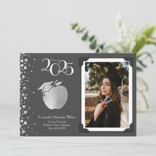 Invitation Enseignant Éducation Silver Graduation Grey (Debout devant)
