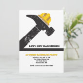 Invitation Enterrement de vie de garçon marteau et casque (Debout devant)