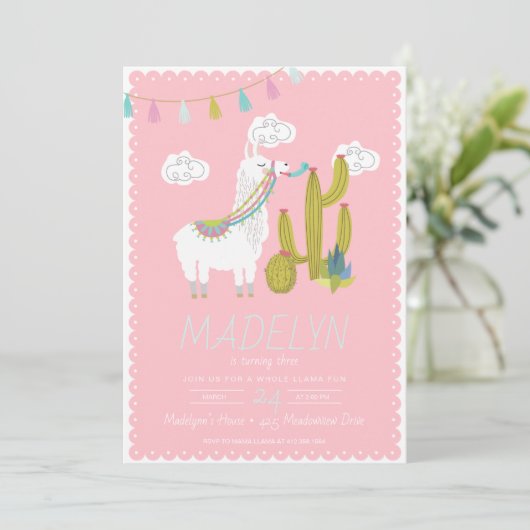 Invitation entière d'anniversaire d'Alpace (Debout devant)