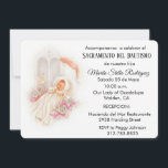 Invitation Espagnol Vintage Bébé Catholique Écriture Florale<br><div class="desc">C'est une belle image vintage d'une petite fille chère qui est béni par le Prêtre pour son baptême. Fleurs roses et image d'une colombe,  qui représente l'Esprit Saint est également près du bébé. Cette invitation baptismale espagnole peut être customisée en utilisant le modèle fourni.</div>