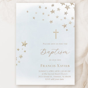 Invitation étoiles beiges sur un ciel bleu pastel Baptême