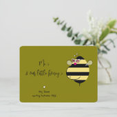 Invitation Expecting Mom Bee w/Glasses Pregnancy Announcement (Debout devant)