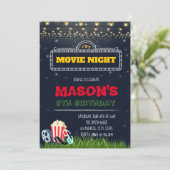 Invitation extérieure de fête d'anniversaire de (Debout devant)