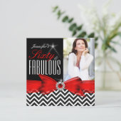 Invitation Fabuleux 60 Rouge Chevron Noir Blanc Anniversaire  (Debout devant)