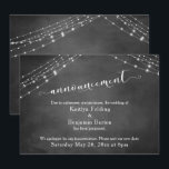 Invitation Faire part de report de mariage Chalkboard Lights<br><div class="desc">Sur un fond de tableau noir texturé, j'ai placé des graphiques représentant des guirlandes lumineuses drapées le long des coins supérieurs. Des graphiques représentant le mot "annonce" sur le devant et "amour" sur le dos ont été créés à l'aide d'une police de caractères moderne et élaborée. Utilisez les champs de...</div>