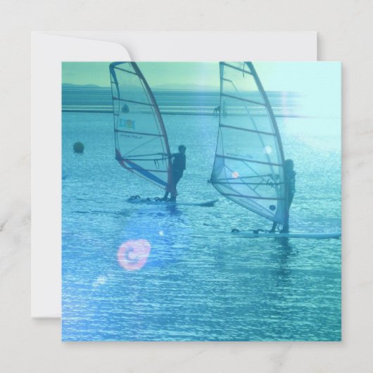 Invitation faisant de la planche à voilee de (Devant)