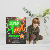 Invitation Faisons sauter Bounce Neon Trampoline Park Anniver (Debout devant)