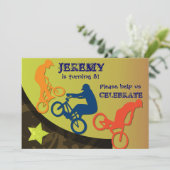 Invitation faite sur commande faisante du vélo (Debout devant)