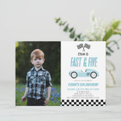 Invitation Fast & Five Blue Race Car 5e fête d'anniversaire (Debout devant)