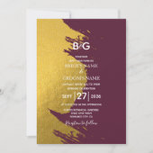 Invitation Faux Gold Brushstrokies & Bourgogne avec Monogramm (Devant)