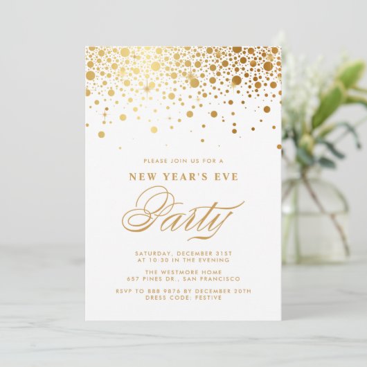 Invitation Faux Gold Foil Confetti Dots Soirée du Nouvel An (Debout devant)
