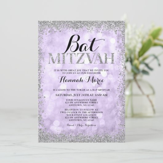 Invitation Faux Parties scintillant violet argenté Bat mitzva (Debout devant)