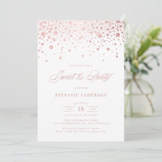 Invitation Faux Rose Gold Foil Confetti Dots Sweet 16 Party (Debout devant)