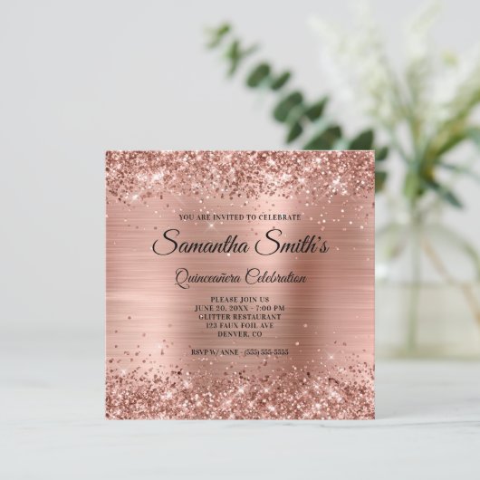 Invitation Faux Rose Gold Parties scintillant et Foil Quincea (Debout devant)