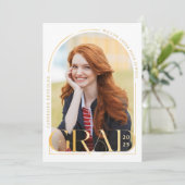 Invitation Félicitations de remise de diplôme photo or modern (Debout devant)