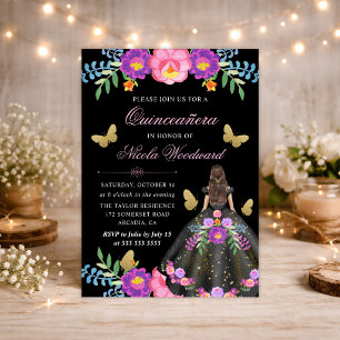 Invitation Femme brune en robe florale mexicaine Quinceanera