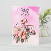 Invitation Femme golfeuse avec voiturette de golf rose sur ro (Debout devant)