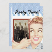 Invitation Femme rétro tenant une photo (Devant / Derrière)