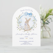 Invitation Fête bébé Couronne de fleurs sauvages et lapin de (Debout devant)