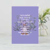 Invitation Fête d'animaux de pâquerettes oiseau violet mignon (Debout devant)