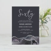 Invitation Fête d'anniversaire 60 ans Moderne Gris Argent Aga (Debout devant)