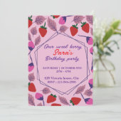 Invitation Fête d'anniversaire aux fraises (Debout devant)