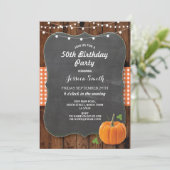 Invitation Fête d'anniversaire Chalk Rustic Wood Citrouille A (Debout devant)
