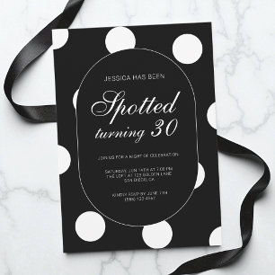 Invitation Fête d'anniversaire chic à pois tachetés pour 30 a